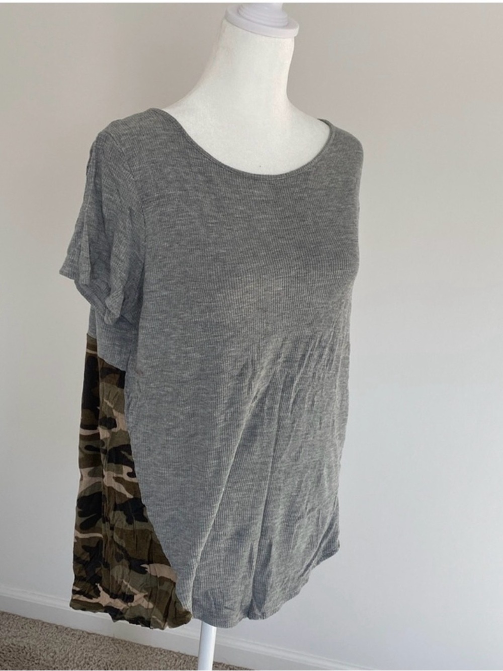 Flamingo Urban Gray Top with Camo Back Detail Size M | Casual Boutique Style